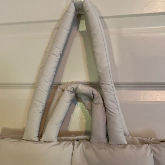 BEAUTIFUL Logobrands puff tote bag. Off white. - Picture 3 of 8